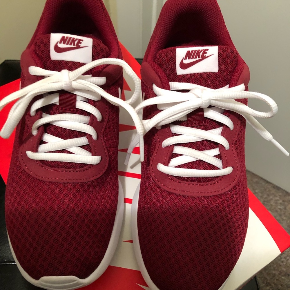 Nike Tanjun sneakers 🔴firm on price🔴